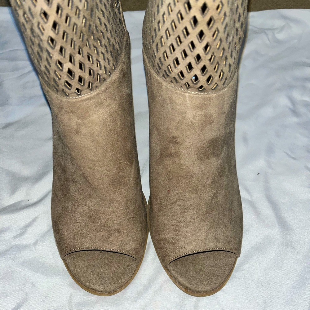 Peep toe bootie!
